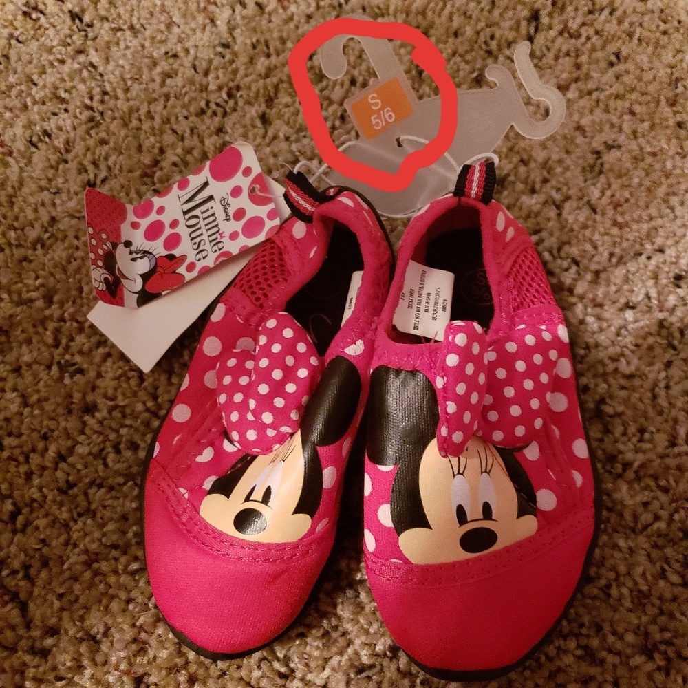 Minnie mouse water shoes size 5-6c